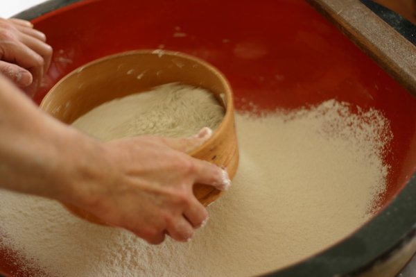 画像3:  そば粉人気No.1【地粉(ジゴナ)】国産最上級の石臼挽きそば粉<秋新入荷!> (3)